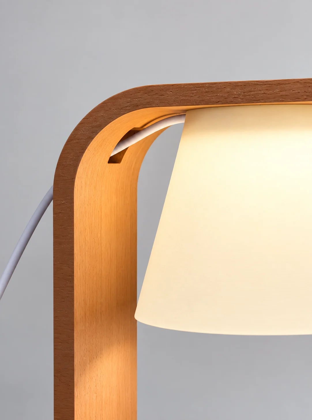 Luminária de Mesa Curva Modern – Abajur Decorativo